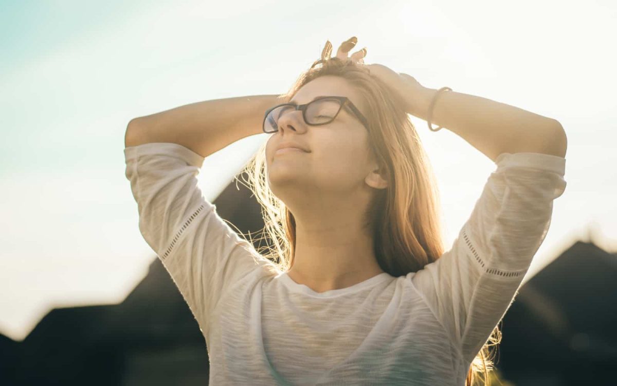 girl-looking-up