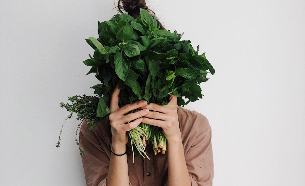 holding-vegetables-folate