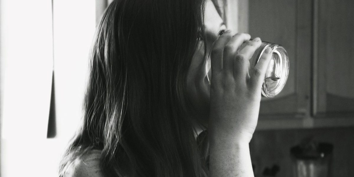 stock-girl-drinking-water