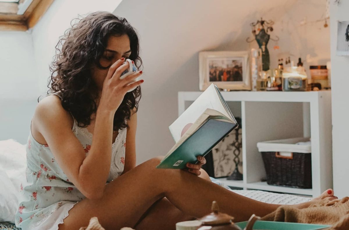 woman-sitting-reading-thought